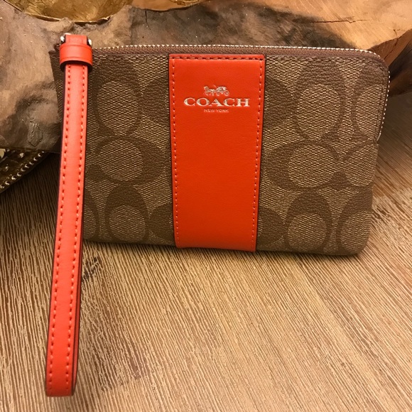Coach Handbags - Coach wristlet